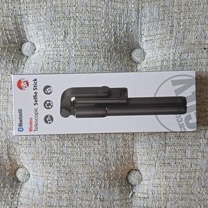 CIRCUIT CITY BRAND BLUETOOTH WIRELESS TELESCOPIC SELFIE STICK